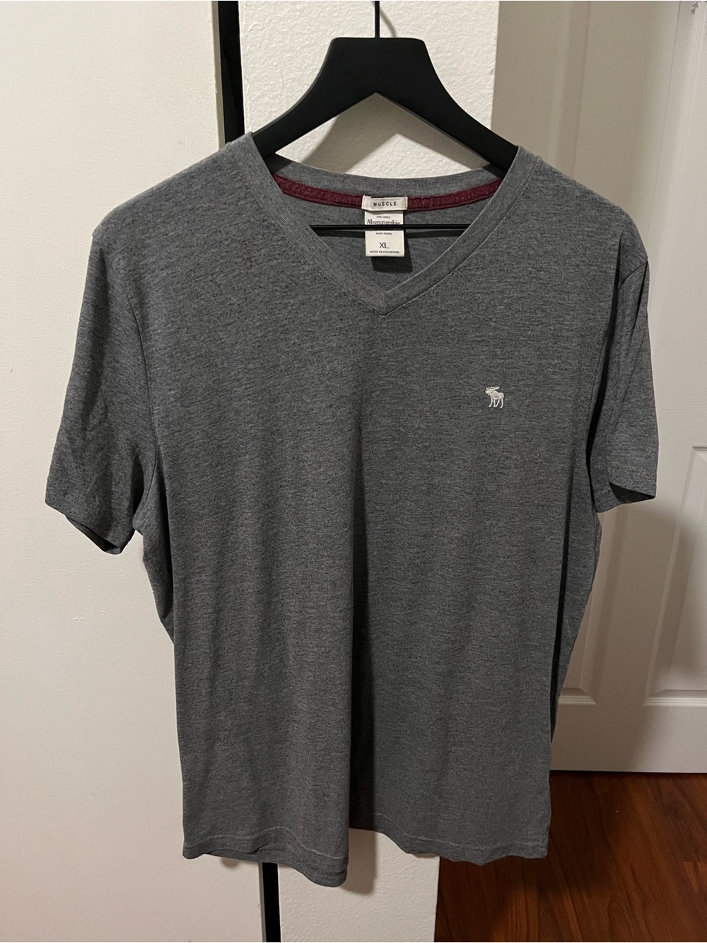 Vintage Y2K Abercrombie & Fitch Men's V-Neck muscle T-Shirt - Charcoal Gray